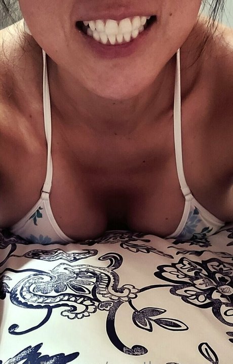 ゴスプリンセスOnlyFans エロチック 写真