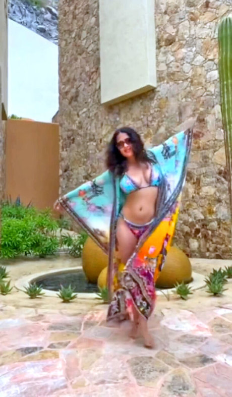 Salma Hayek 裸のモデル 写真