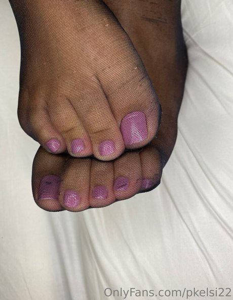 太った足のOnlyFans アートヌード 画像