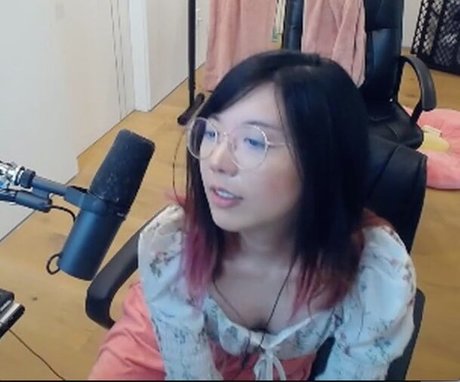 LilyPichu ポルノスター 美しい 写真