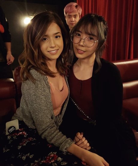 LilyPichu ポルノスター パーフェクト 写真