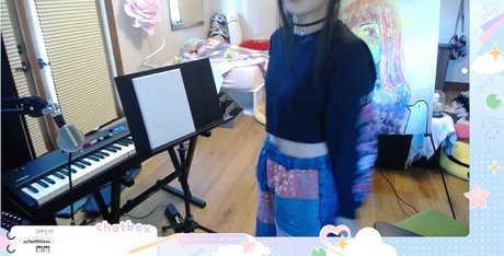 LilyPichu セックス女優 写真
