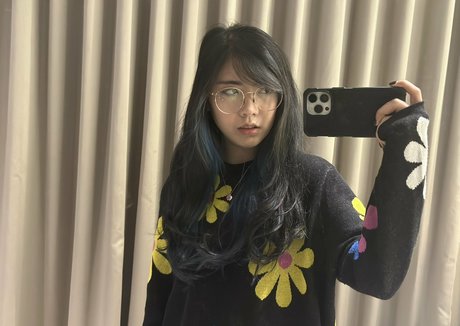 LilyPichu ヌードのポルノスター 画像