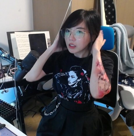 LilyPichu かわいいモデル 写真