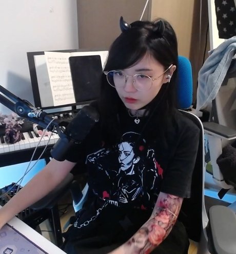 アジア人足フェチOnlyFans 可愛い 写真
