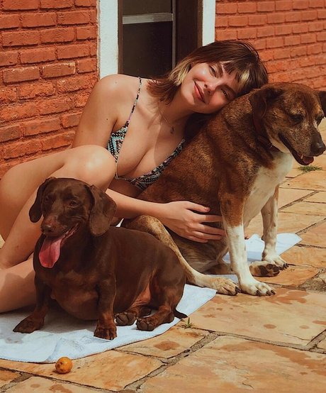 Triz Pariz セックス女優 写真