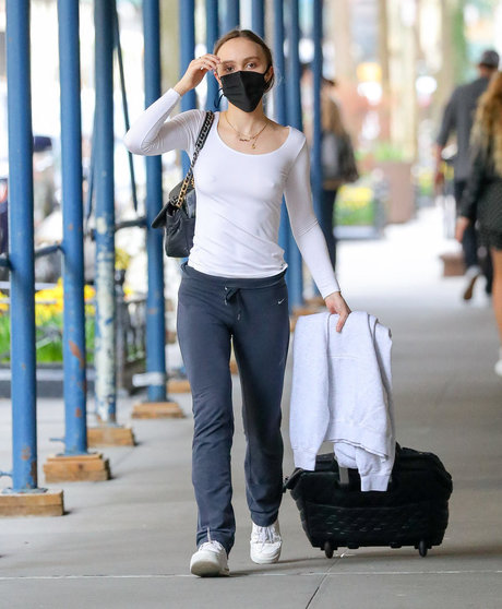 Lily Rose Depp ポルノスター 画像