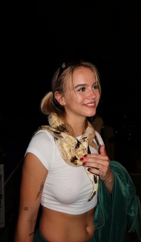 Emma Brooks ヌードモデル 写真