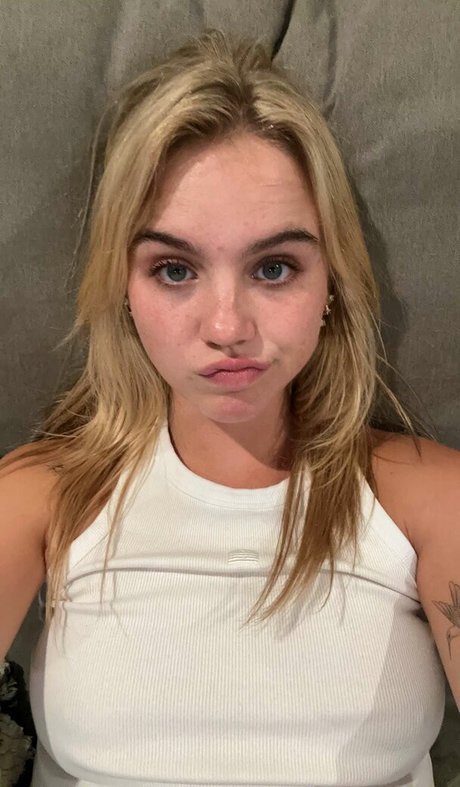 Emma Brooks エロティックなスター 写真