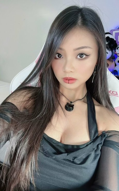 Cindy Phan ポルノスター ヌード 写真