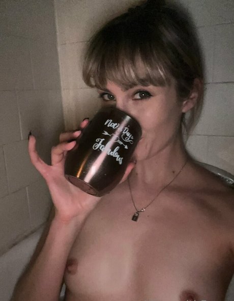kittenwithfangsfree ポルノスター 写真