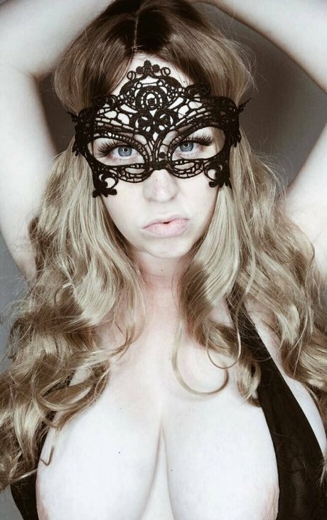 amy yasmine ヌードのポルノスター 写真