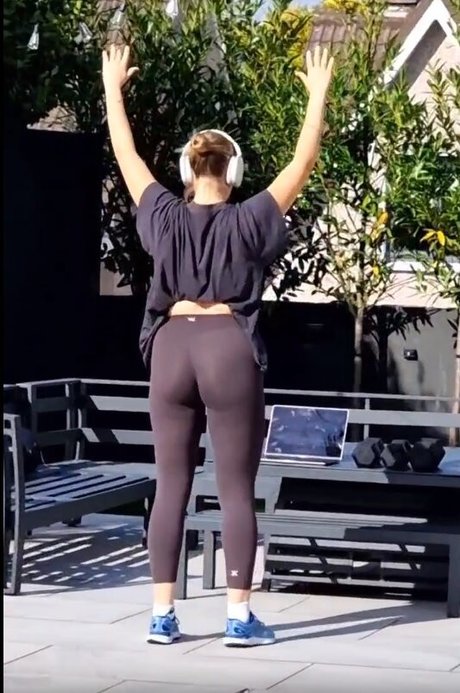 Allie Sherlock 独占モデル 写真