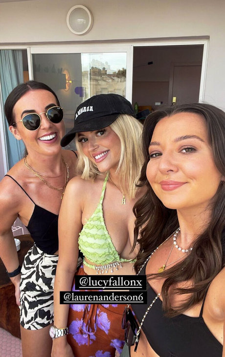 Lucy Fallon 素敵なスター 画像