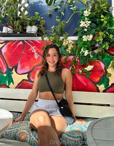 anacheri エロティック女優 写真