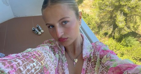 Daisy Campbell XXXモデル ギャラリー
