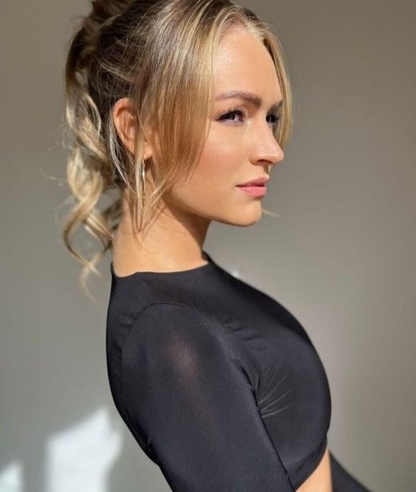 Laura Woods HDモデル 画像