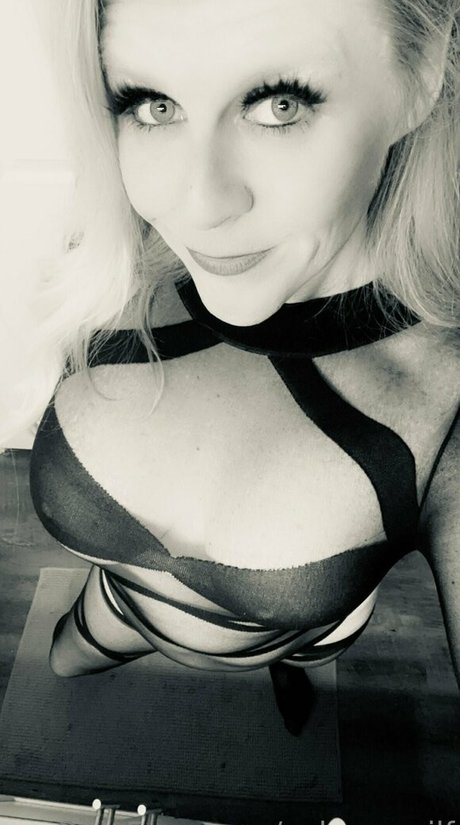 aclassymilf ホットなモデル 画像