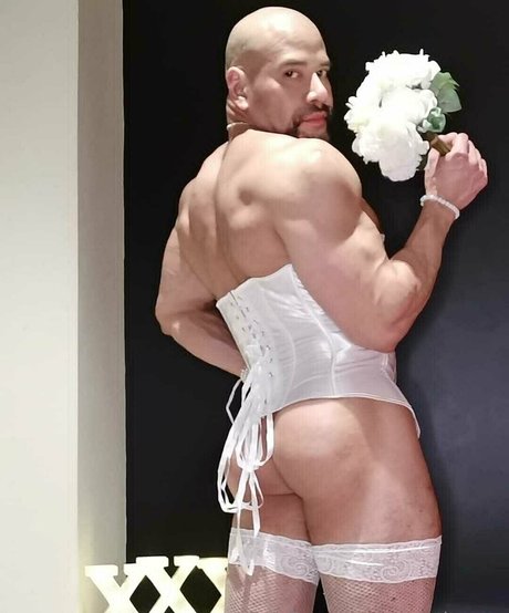 aleolatinoxxx エロティックなポルノスター 写真