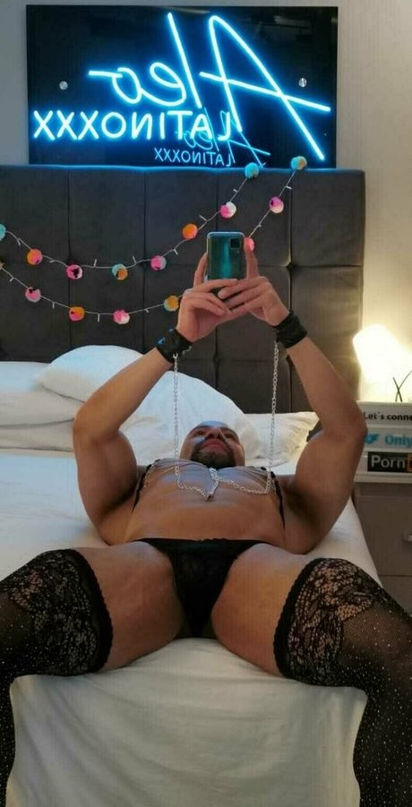 aleolatinoxxx 裸のポルノスター 画像