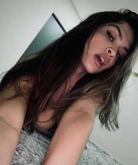 Alessandra Sironi 完璧なスター 写真