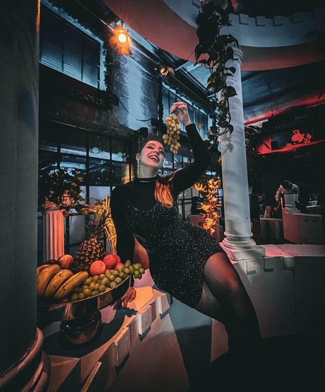 Troubleinc 美しいモデル 画像
