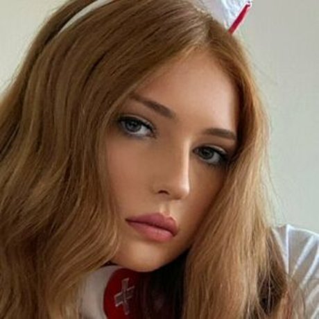 charlottiefree アートモデル 写真