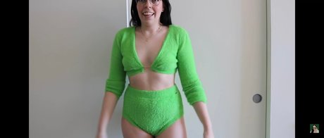 Swell Entertainment ポルノモデル 写真
