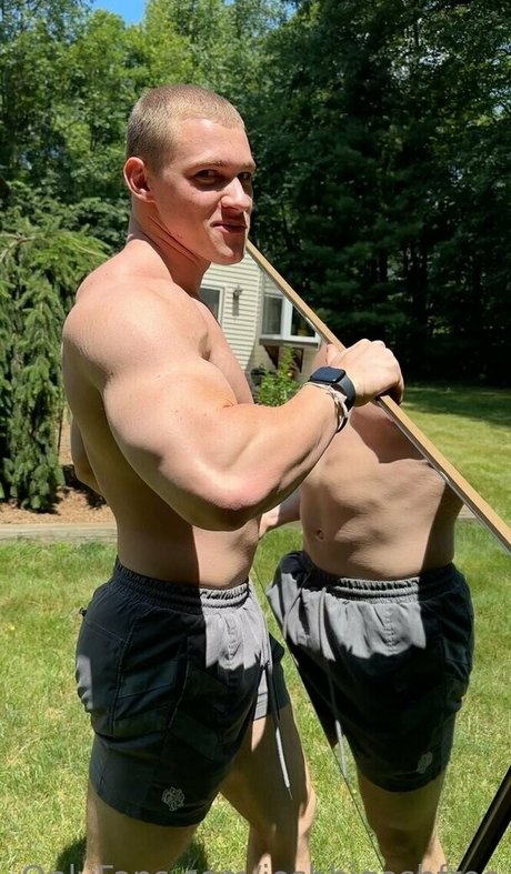 joshbigoshfree 独占ポルノスター 画像
