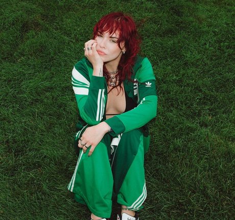 Taylor Upsahl ポルノスター ヌード 写真