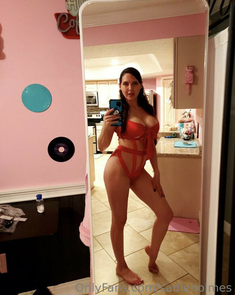 Sadie Holmes セックスポルノスター 写真