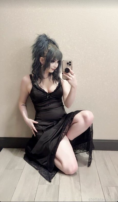 Stellalasaurus エロティックなモデル 写真