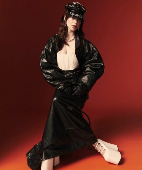 Sophie Thatcher ホットなポルノスター 画像