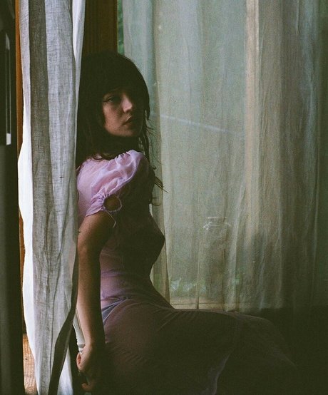 Sophie Thatcher 美しいポルノスター 写真
