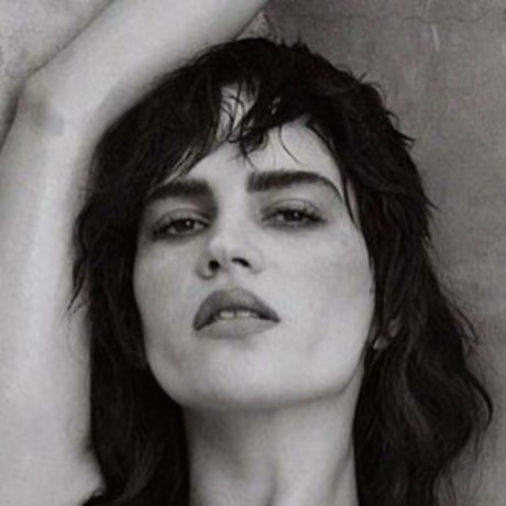 Sophie Thatcher セクシーなスター 写真