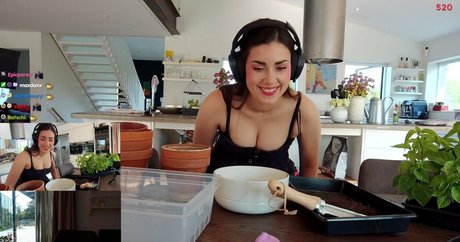 yabbe アダルトモデル 写真