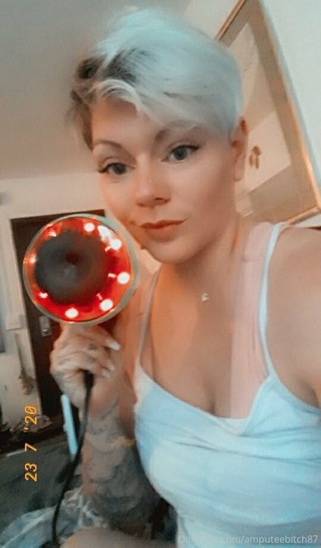 theamputeebitch ポルノスター アダルト 写真