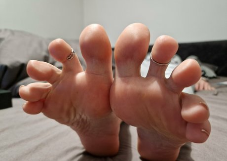 cavalierifeetfree ポルノモデル 画像
