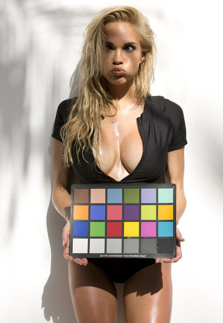 毛深い熟女オンリーファンズ セクシーヌード 写真
