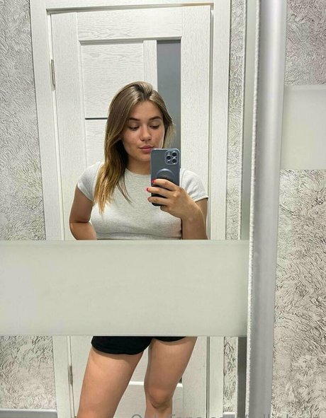 julliabern かわいいモデル 画像