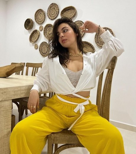 Isabella Gomez ヌードモデル 写真