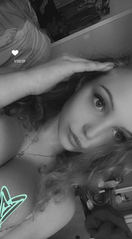 Evieerikson 裸のスター 画像