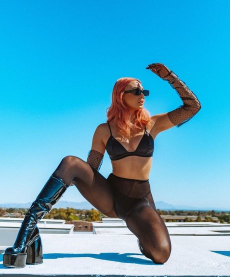 Lara Fraser セクシーなポルノスター ギャラリー