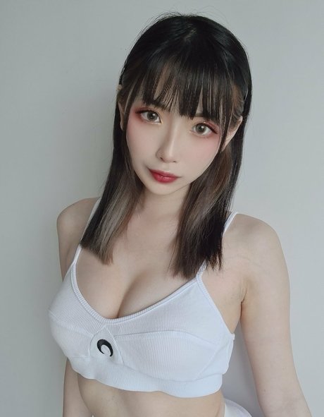 Kiyo Cosplay ヌードのポルノスター ギャラリー