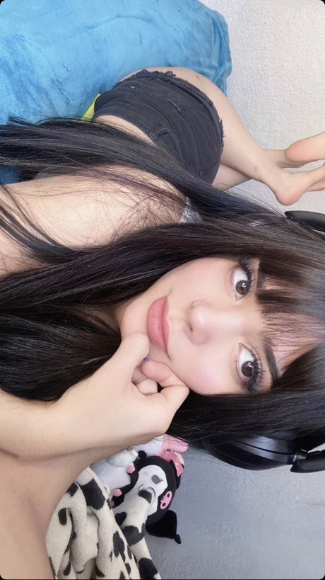 Chxrryxblossom セクシーモデル 写真