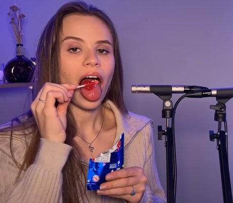 Gaucha ASMR 完璧な女優 画像
