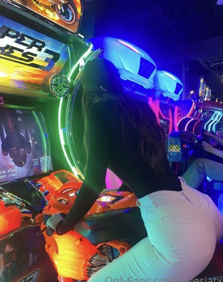 ゲイのインフルエンサーOnlyFans 美しいxxx 写真