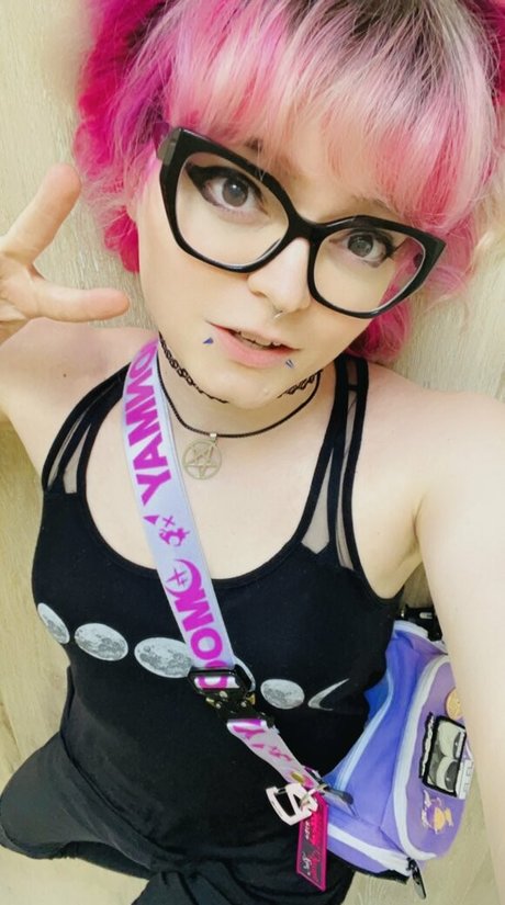 Ninehydras アートモデル 写真