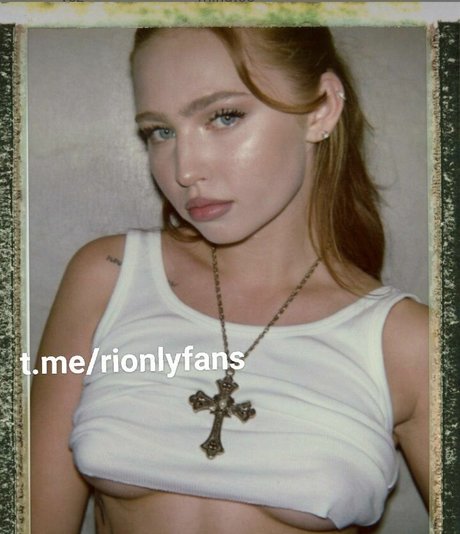Renata Valliulina 裸のスター 写真