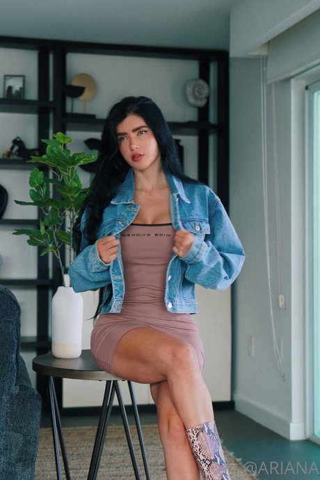 Ariana James アートポルノスター ギャラリー